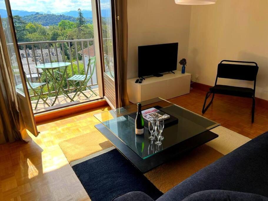 Pau Centre Vue Sur Les Pyrenees Pour 2 Nuits Au Minimum Apartment Exterior photo