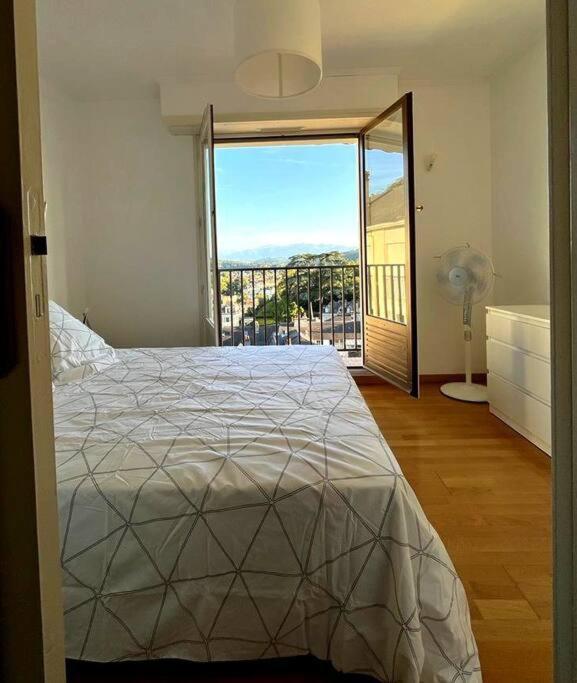 Pau Centre Vue Sur Les Pyrenees Pour 2 Nuits Au Minimum Apartment Exterior photo